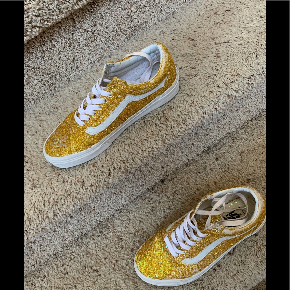 Vans - Picture 2 of 5